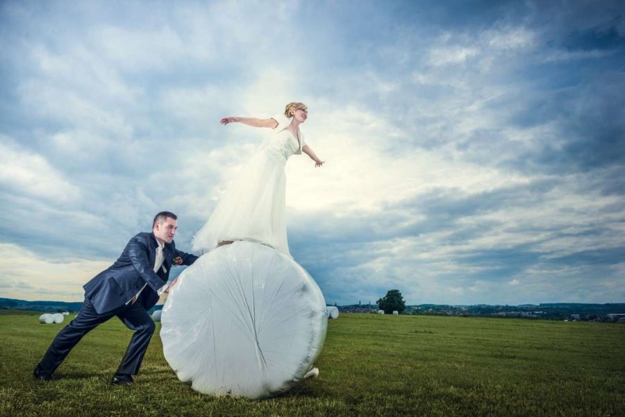 Foto vom Fotoshooting mit Brautpaar an deren Hochzeit bei Rottweil. Fotograf Rainer Rössler Foto vom Fotoshooting mit Brautpaar an deren Hochzeit bei Rottweil. Fotograf Rainer Rössler