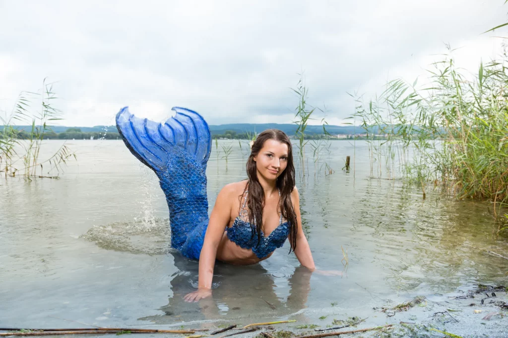 Foto von Meerjungfrau Steffi Sekler beim Fotoshooting mit Fotograf Rainer Rössler in Moos bei Radolfzell am Bodensee.