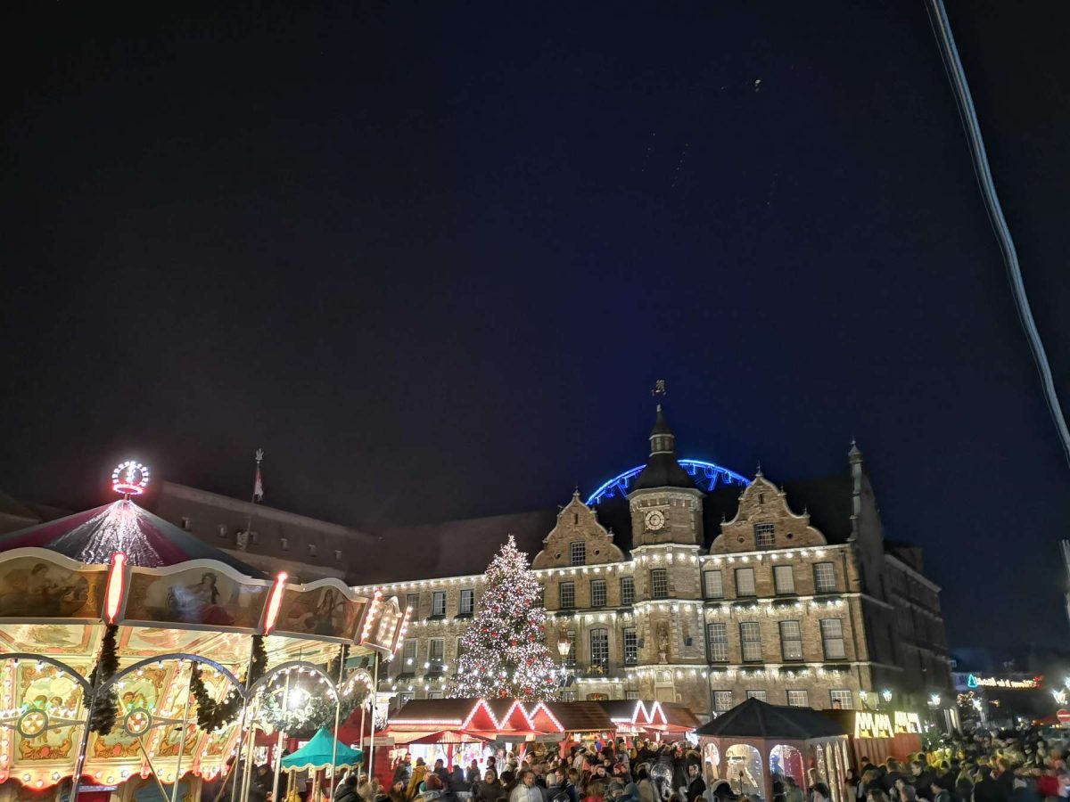 Impression vom Weihnachtsmarkt am Rathaus in Düsseldorf [2019]