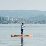 Fotograf Rainer Rössler beim SUPen auf dem Bodensee bei Radolfzell