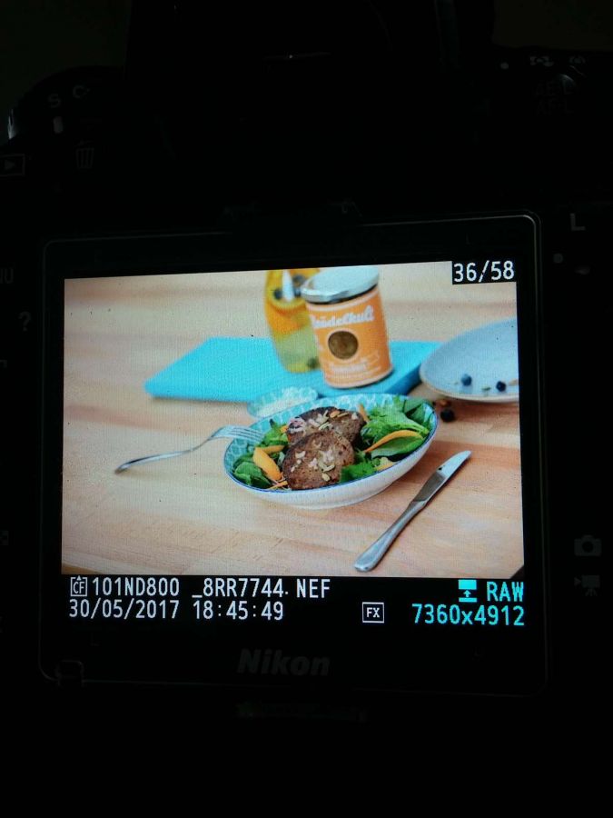 knödelkult fotoshooting essen kameradisplay Blick auf das Kamera-Display auf das unbearbeitete Fotos vom Fotoshooting mit Knödelkult in Konstanz