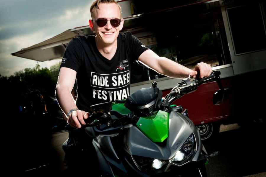 ride safe festival fotoshooting studio like kawa motorrad portrait Foto des Fotoshootings beim RideSafe-Festival mit Fotograf Rainer Rössler
