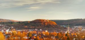 tuttlingen honberg stadt indian summer himmel bäume wald häuser
