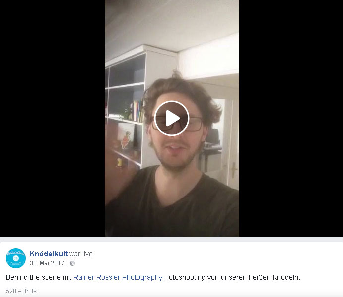 Felix Pfeffer von Knödelkult beim LIVE-Stream in Facebook während dem Fotoshooting mit Fotografie RR Rainer Rössler in Konstanz. Direkt aus dem Büro.